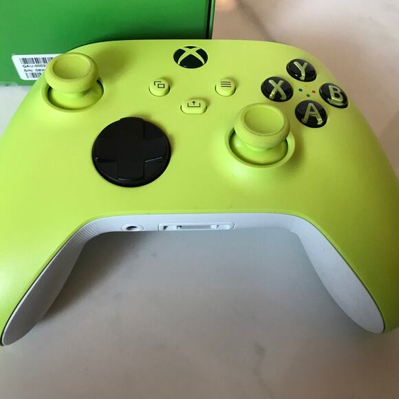 Electric Volt XBOX Wireless Controller for XBOX One and Series X|S Model 1914 - Picture 4 of 9